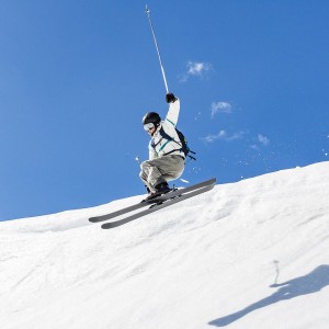 官方娱乐平台-绿茵烽火连天，篮坛寒潮未散，从拜仁到浙江，清晨的名单与冰凉的篮筐，烽火连天隔寒潮，从拜仁战报到篮筐冰霜